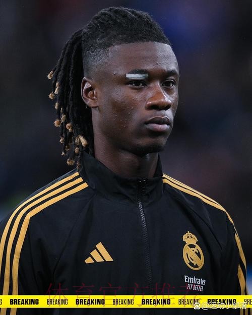 记者:卡马文加训练中相撞 走路姿态看起来很正常